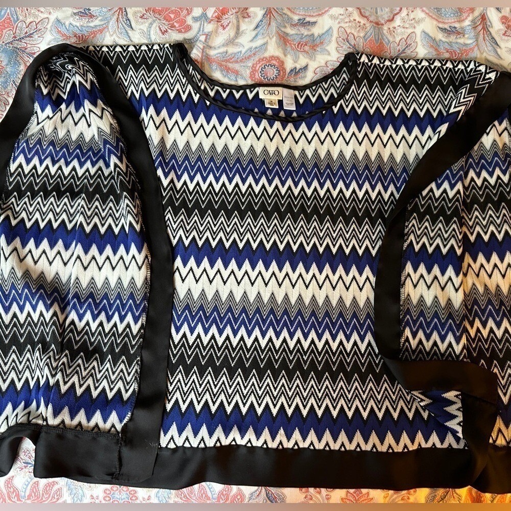 Cato Women Medium Blue Black White Zigzag Print Poncho Top Made in USA - Picture 3 of 5